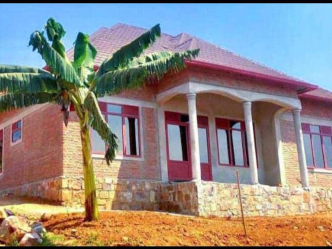 4 Bedrooms house for sale – Busanza
